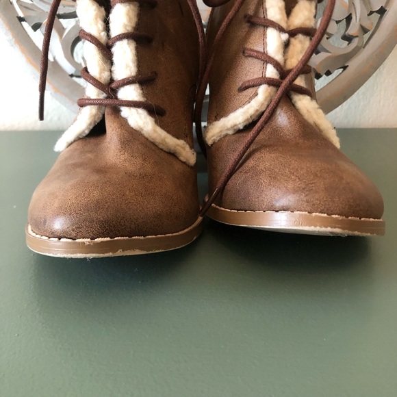 Sherpa lined brown heeled boots 6.5 - Picture 7 of 7